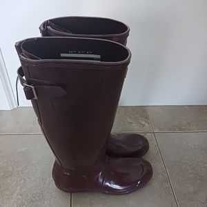 Plum coloured Hunter tall rain boots